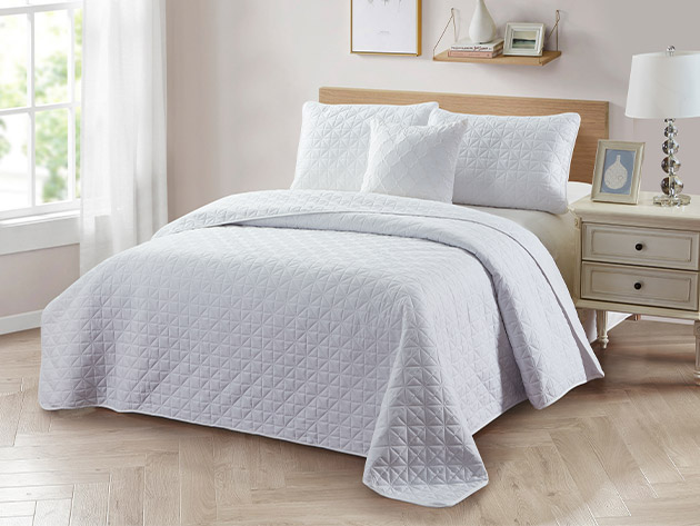 Bibb Home 4-Piece Quilt Set with Embroidered Pillow (White/King)