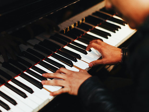 Learn Piano Today: How to Play Piano in Easy Online Lessons
