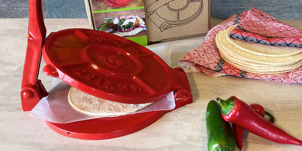 Tortilla Press Kit: Red Cast Iron with Servietta