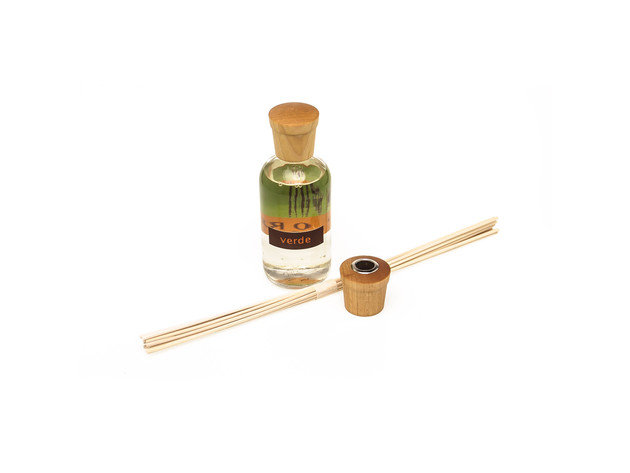 Alora Ambiance Reed Diffuser for both Men and Women.- Verde (Small) 8oz (236ml)