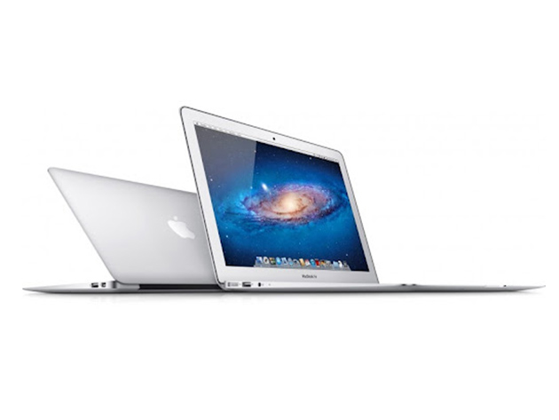 Apple MacBook Air 13.3" Core i5, 1.4GHz 4GB RAM 128GB - Silver (Refurbished) + Accessories Bundle