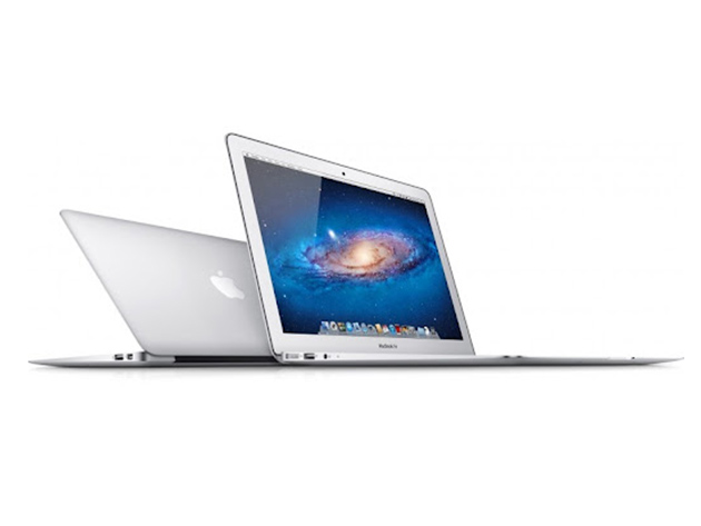 Apple MacBook Air 13.3" Core i5, 1.3GHz 4GB RAM 128GB - Silver (Refurbished) + Accessories Bundle