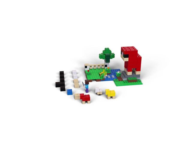 LEGO Minecraft The Wool Sheep and Steve Minifigure Farm Building Kit, 260 Pieces