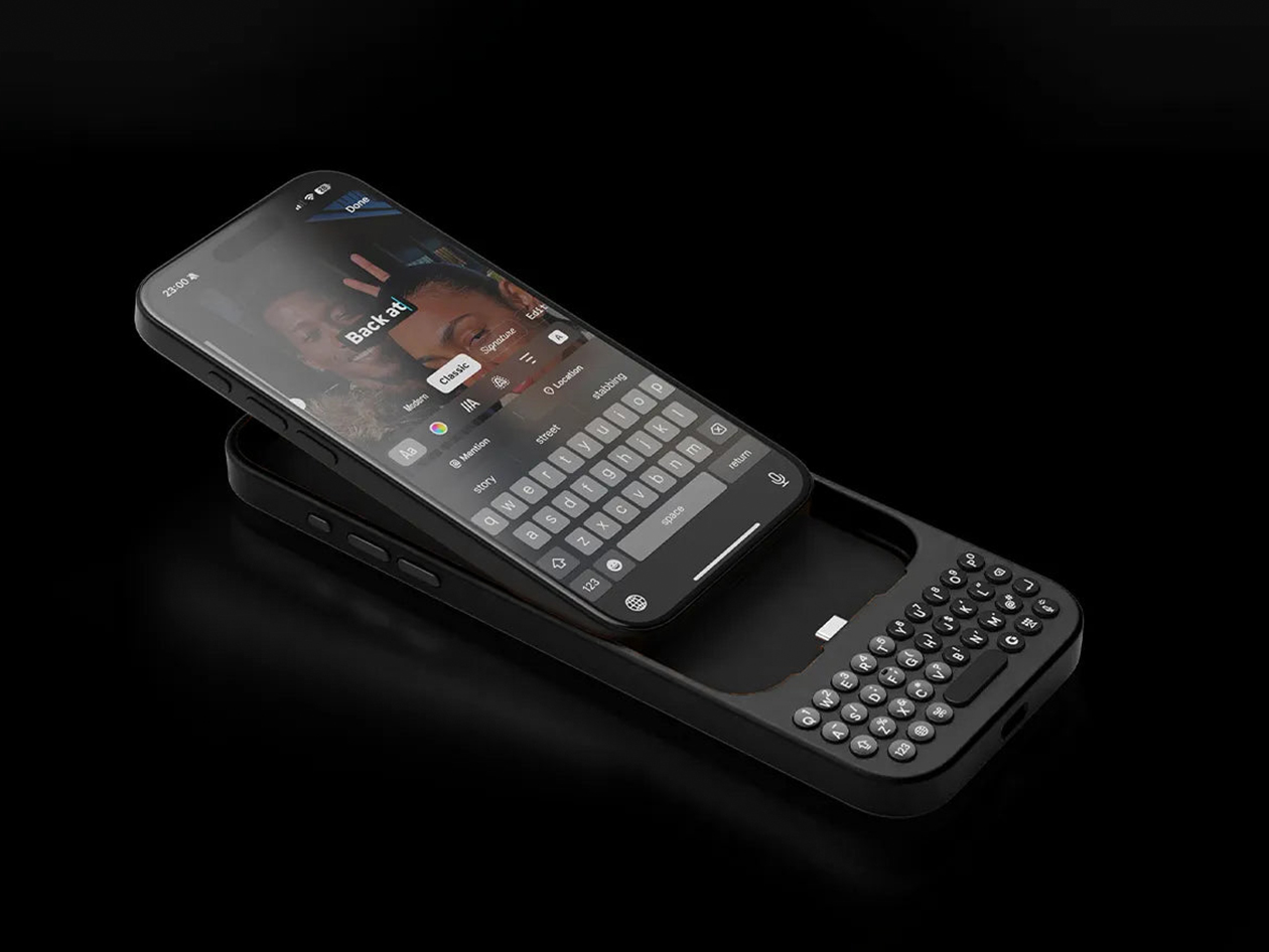 Clicks Keyboard Phone Case (Onyx/iPhone 16 Pro Max)