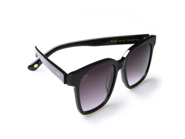 Go Getter Sunglasses Shiny Black / Smoke