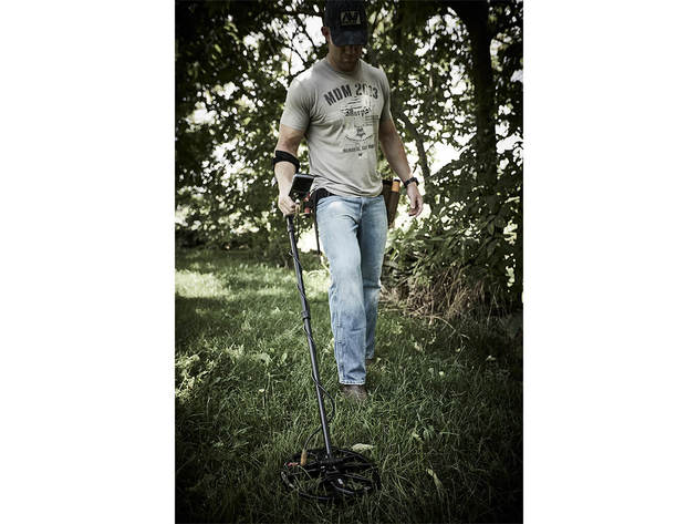 Minelab EQUINOX800 EQUINOX 800 Metal Detector with EQX 11 in.; Double-D Waterproof Coil