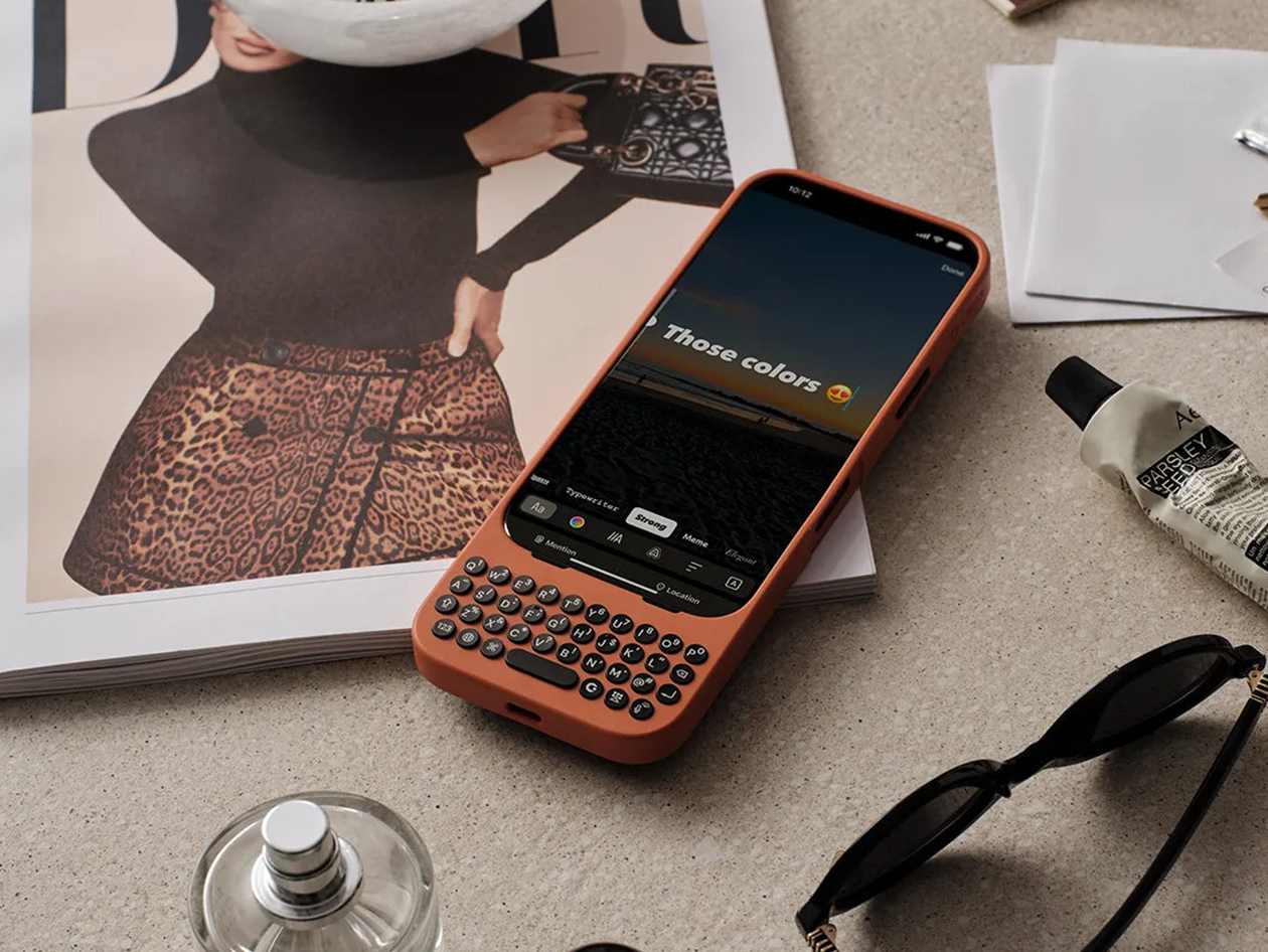 Clicks Keyboard Phone Case (Spice/iPhone 16 Pro Max)