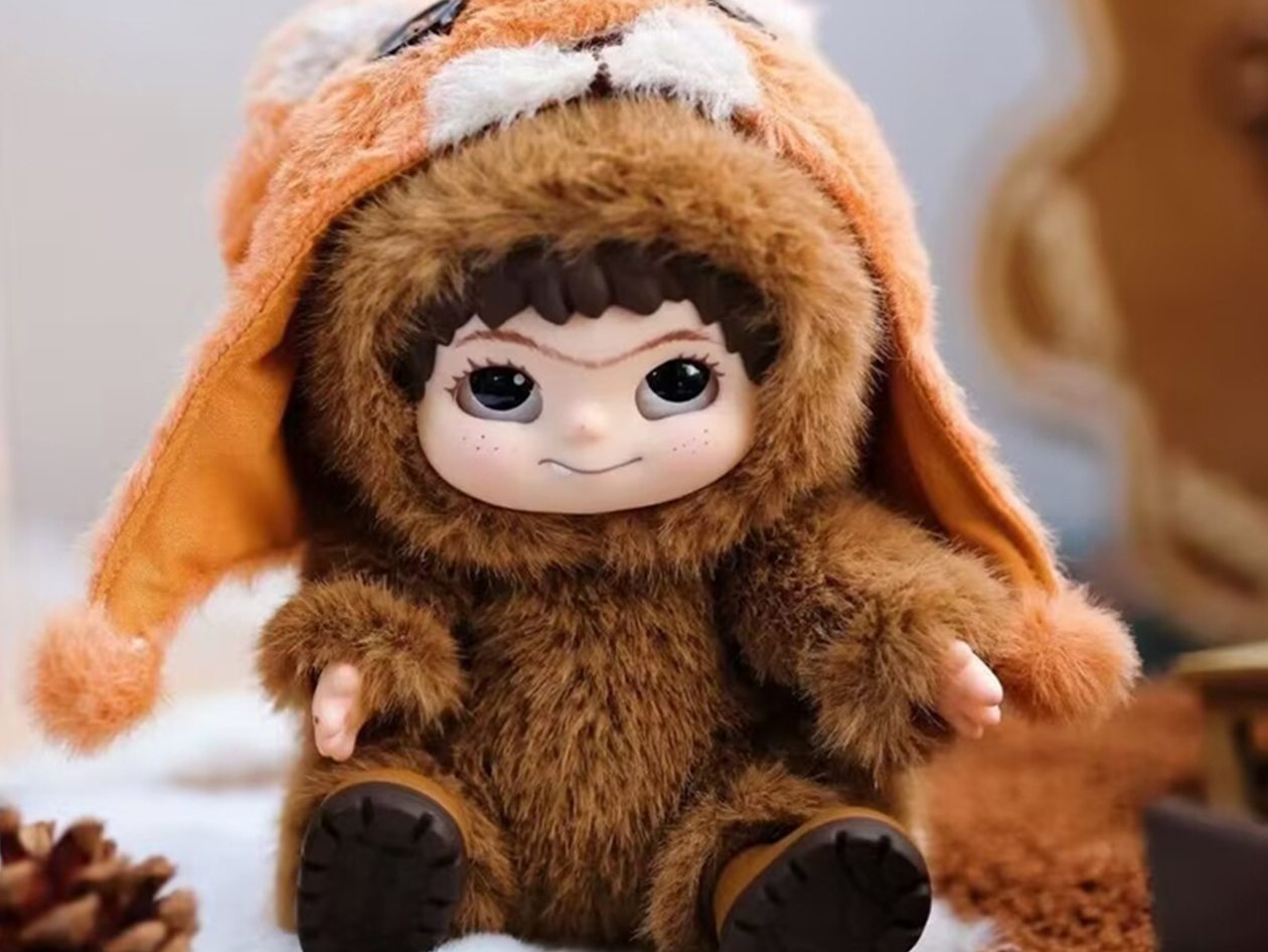 Wakuku Adorable Collectible Figure (Brown/Orange)