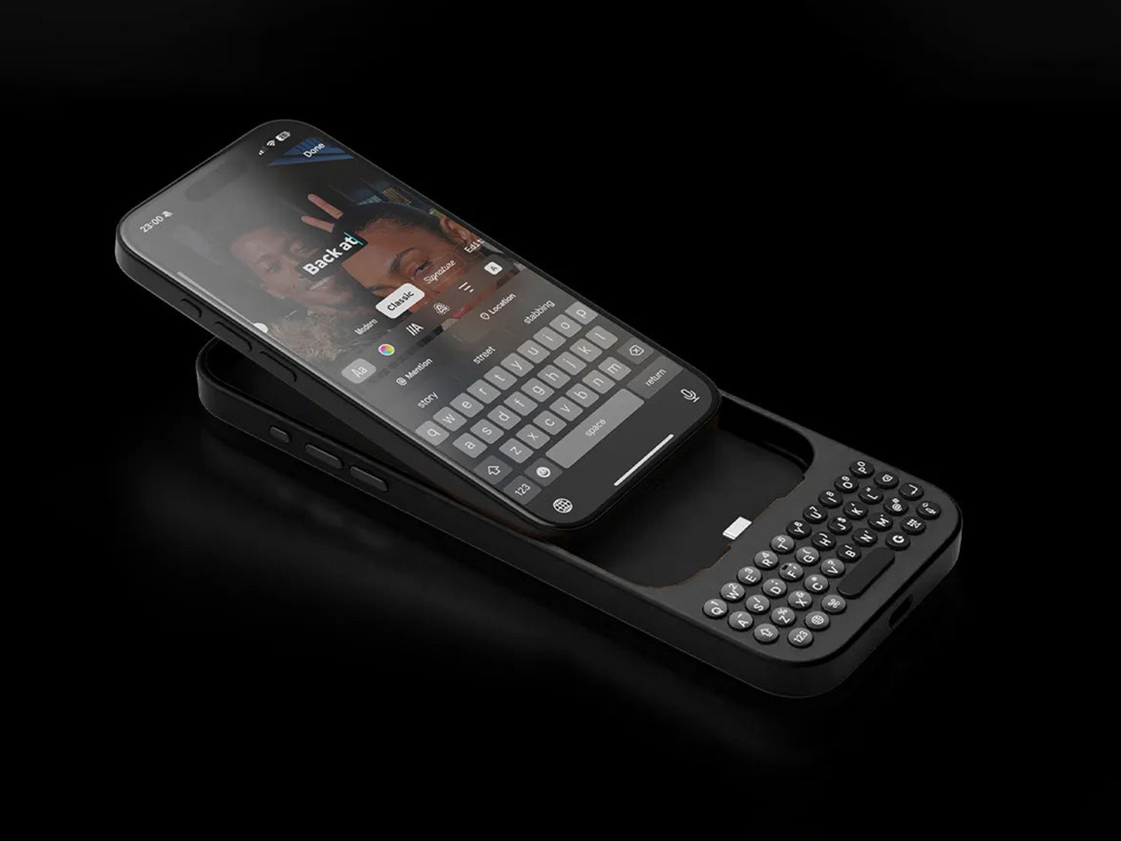 Clicks Keyboard Phone Case (Onyx/iPhone 16 Plus)