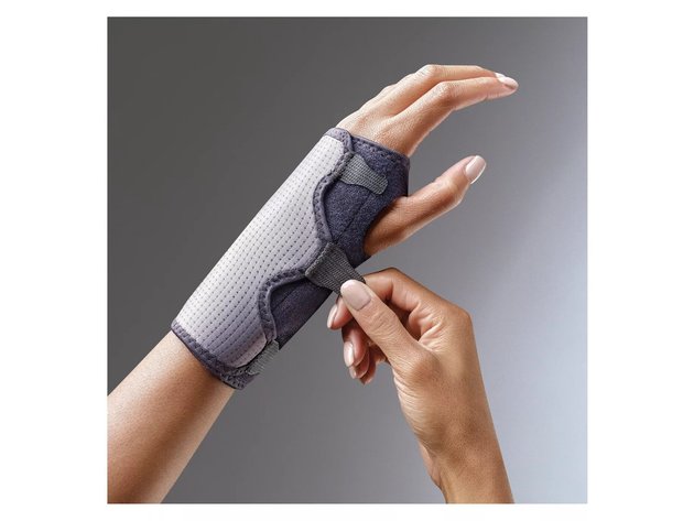 3M FUTURO Adjustable Reversible Splint Wrist Brace, Fits Wrists 5.5 Inch-8.5 Inch, Black/Grey