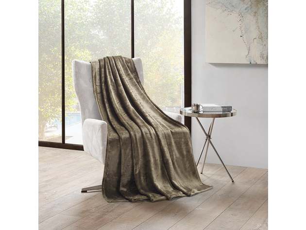 400 Series Solid Plush Blanket Olive King