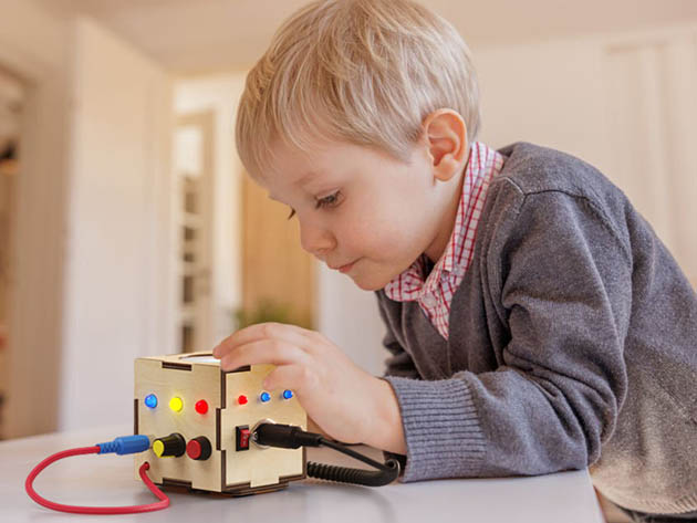 Montessori Busy Board (Cube)