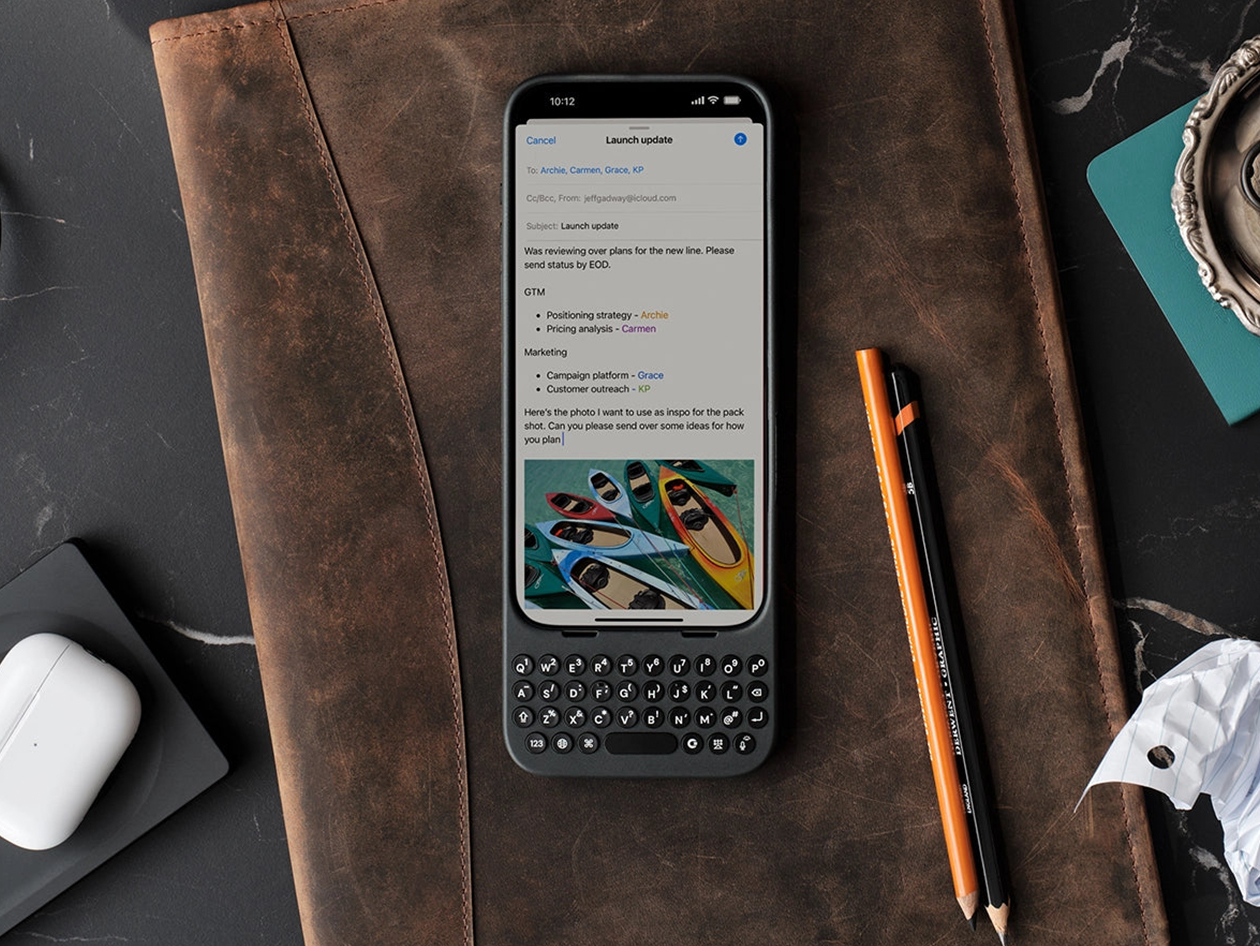 Clicks Keyboard Phone Case (Onyx/iPhone 16 Pro Max)