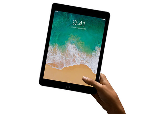 Apple iPad 5 32GB - Space Gray (Refurbished: Wi-Fi) + Accessories 