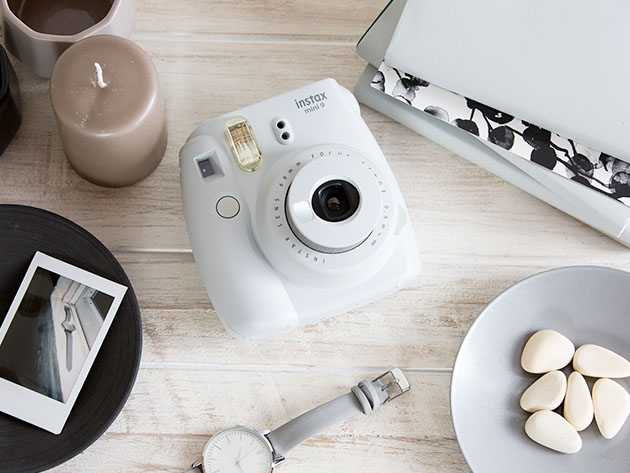 FujiFilm Instax Mini 9 Camera Bundle (Smokey White)
